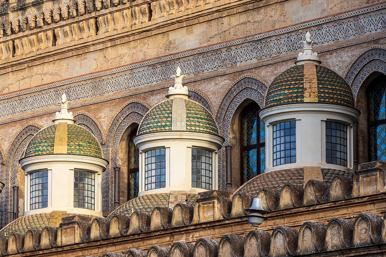 Le cupolette maiolicate e le absidi della Cattedrale di Palermo
