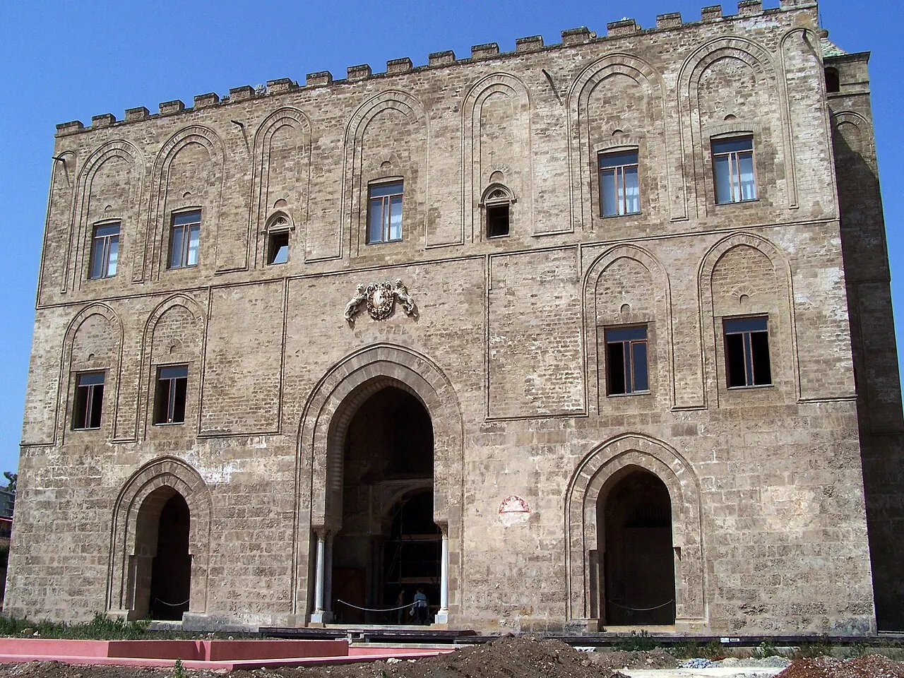 La facciata del castello della Zisa a Palermo
