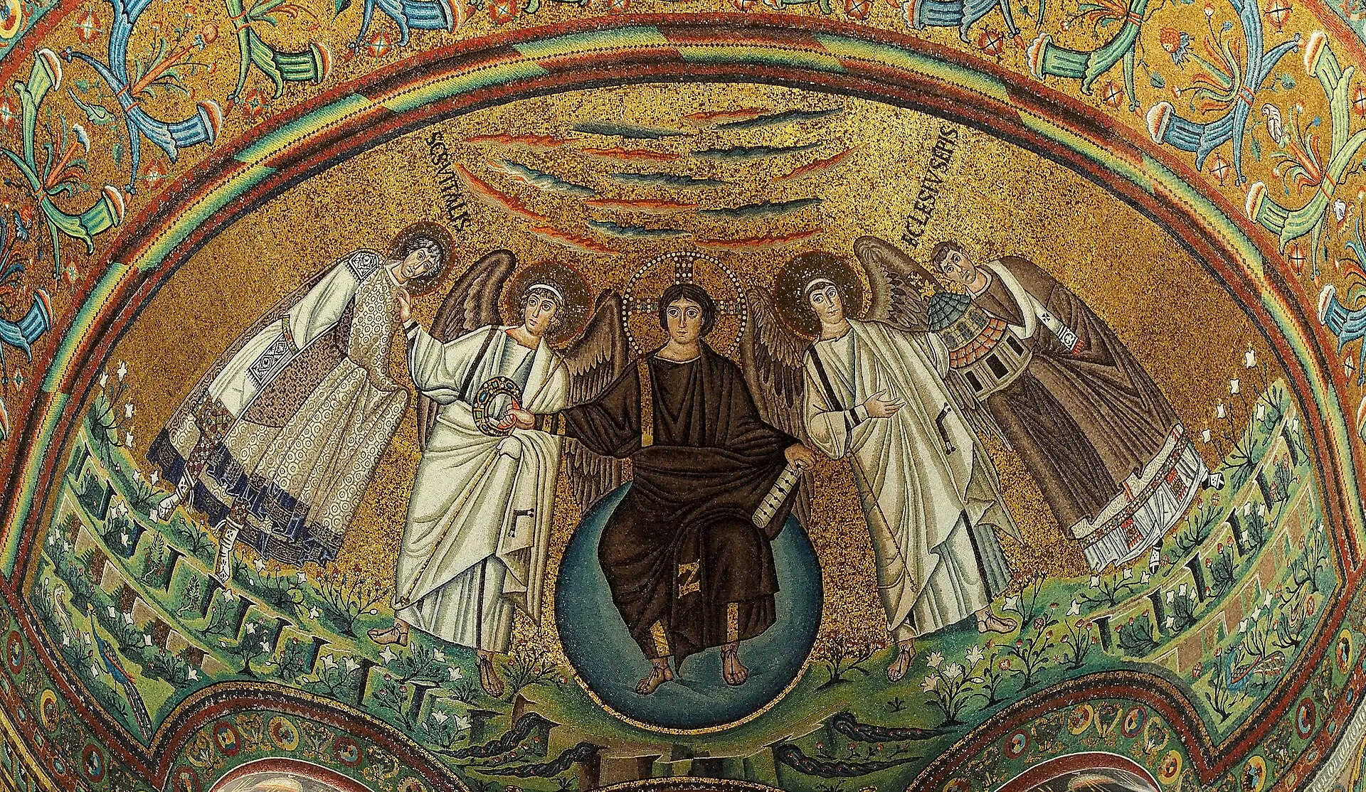 Il mosaico absidale della basilica di San Vitale a Ravenna, con il Cristo tra angeli su fondo d'oro