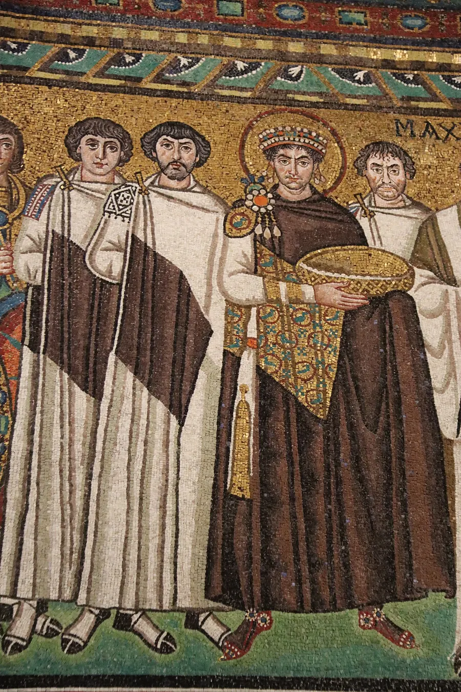Il pannello musivo dell'imperatore Giustiniano nella basilica di San Vitale
