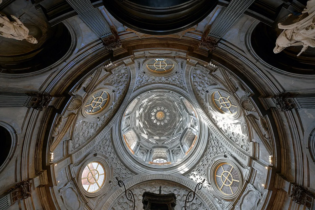 La cupola della Cappella della Sindone di Guarino Guarini vista dal basso