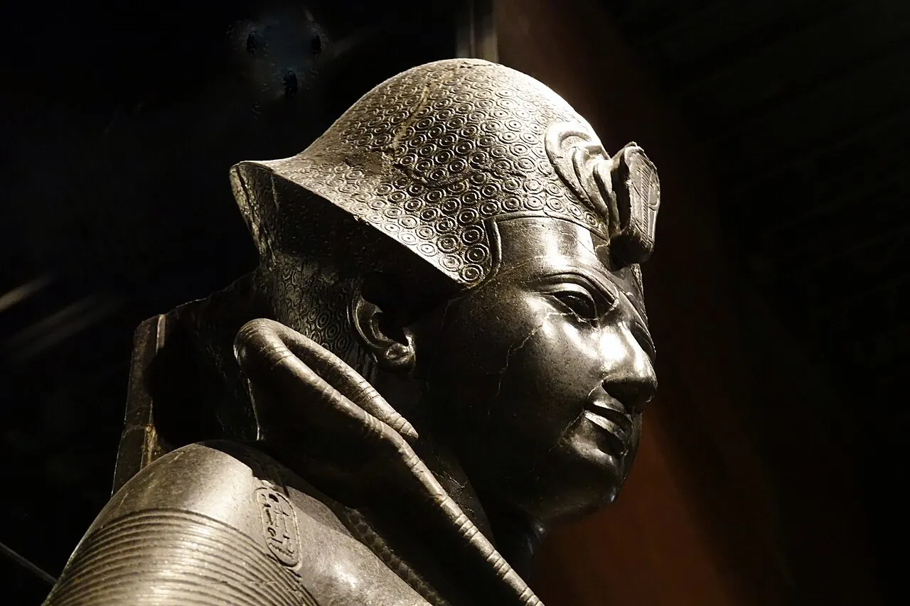 La testa della statua di Ramesse II al Museo Egizio di Torino